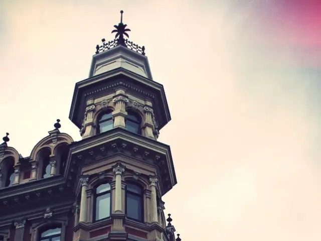 Effective methods recommended by professionals for minimizing home heat buildup during the...