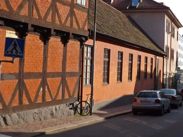 Making Intersections Accommodating for Cyclists: Strategies for Safe and Comfortable Biking