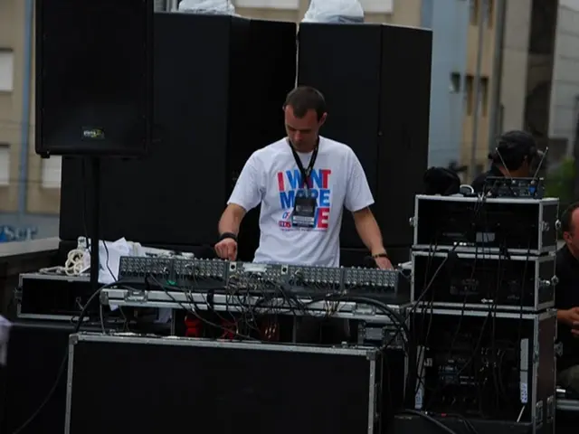 Experience brand buildingwith complimentary media materials at our Ibiza instructional sessions!